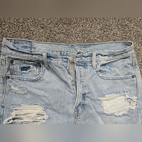 American Eagle 90s Boyfriend Shorts Light Blue Denim Distressed  Size 6 - Picture 13 of 13